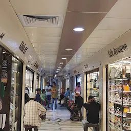 Heera Panna Shopping Centre