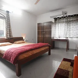 Hostel Lifespace- Twin Bungalow Hostel & CoWork with Pods, Bunks, Private Rooms