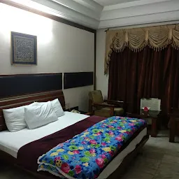 Hotel Harbans Residency