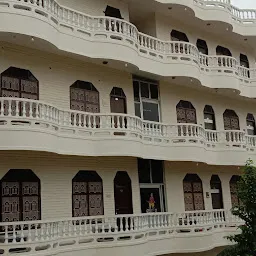Hotel Madhav Mau