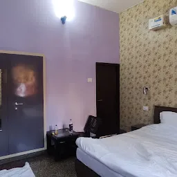 Hotel Radha Mohan Guest House