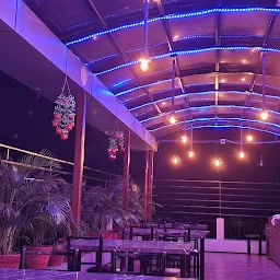 Hotel Skyblu & Rooftop Restaurant, Godda