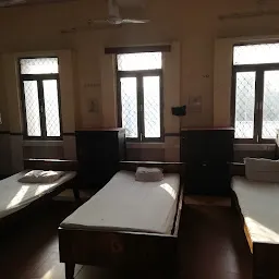 HW Retiring Room