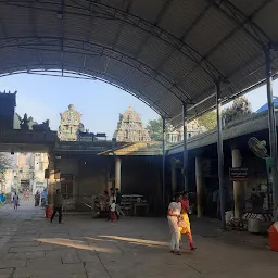 Immaiyilum Nanmai Tharuvar Temple (West Entrance)