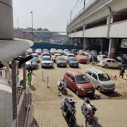 Inderlok Metro Parking