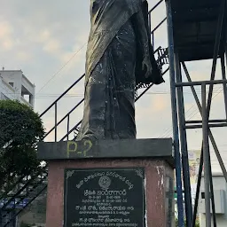 Indira Gandhi Statue