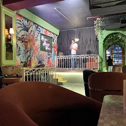 Intro Cafe and Lounge