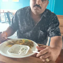 Jay Bhavani Vadapav , Fast Food & Cafe