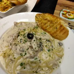 Jonah's Bistro, Phoenix Mall