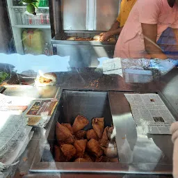 Jumbo Vada Pav