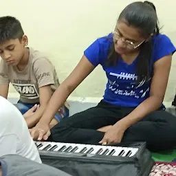 Kala mandir music classes,balaghat,M.P,,Music instructor-Abhijeet singh thakur