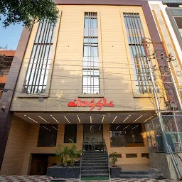 Kapoor Hotel