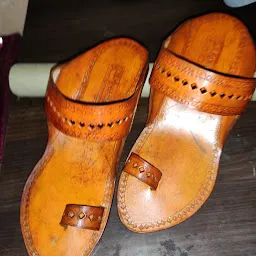 Karande shoe maker ( Kolhapuri Chappal store )