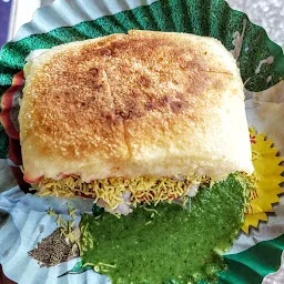 Karnavati Dabeli And Vadapav