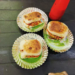 Karnavati Dabeli & Vadapav