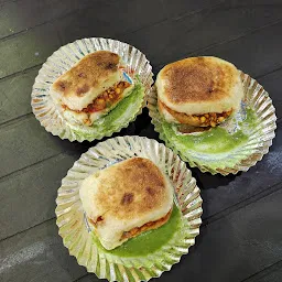 Karnavati Dabeli & Vadapav