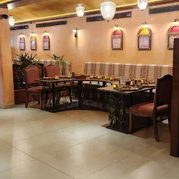 Kathiyawadi Darbar Alkapuri - Premium Kathiyawadi Gujarati Thali