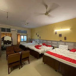 Kaveri Hotel Bed & Breakfast