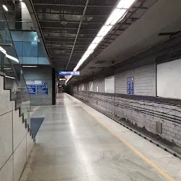 Khan Market metro station