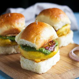 Khanak Jumbo Vadapav