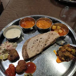 Khavayya Dinning Veg Thali 240/-