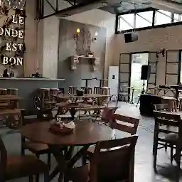 Lé Vantage Café Bar