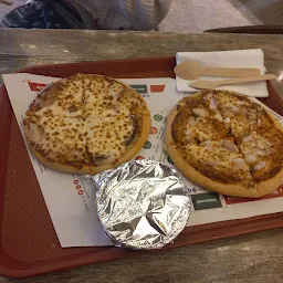 La Pino'z Pizza - Best pizza in Gorakhpur