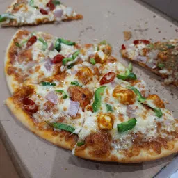 La Pinoz Pizza Karelibaugh