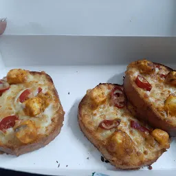La Pinoz pizza - Parle Point
