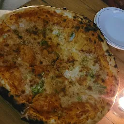 La Pizzaria Restaurant