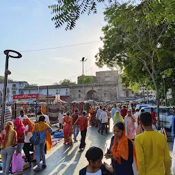 Laal Darwaza Market