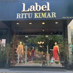 Label Ritu kumar, Linking Road