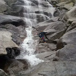 Lahesh Waterfall