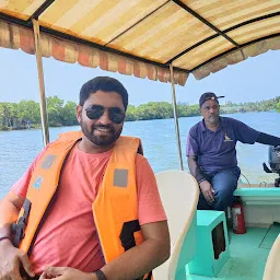 LAKE BAY CRUISES (Backwater Boating )