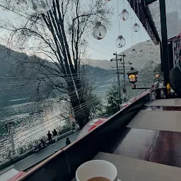 Lake view cafe