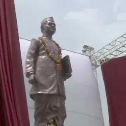 Lal Bahadur Shastri statue