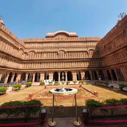 Lalgarh Palace Garden