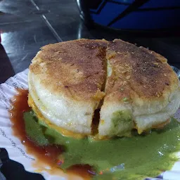 Laxmi dabeli larivala