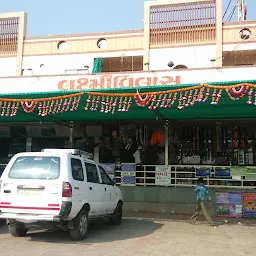 Laxmivilas Hotel, Tarapur