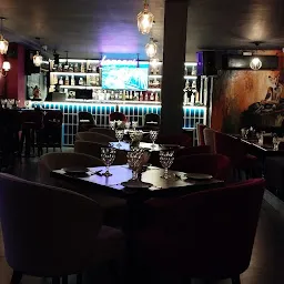 Lazaari - Restaurant & Bar