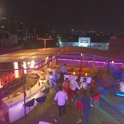 Level 4 Rooftop Lounge