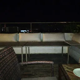 Level 4 Rooftop Lounge