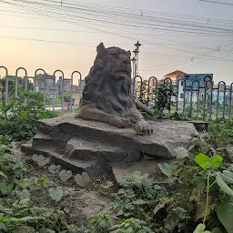 Lion statue near indoor stadium