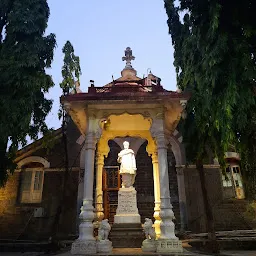 Lokmanya Bal Gangadhar Tilak Statue (टिळक पुतळा, मंडई)