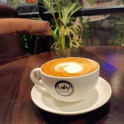 Lov Momoz & Cafe