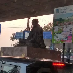 M K Gandhi Statue