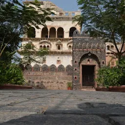 Mahal khas Palace
