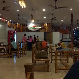 maharaja restaurant , महाराजा रेस्टोरेंट फ़ैमिली ढ़ाबा