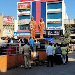 Mahatma Phule Statue