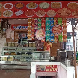 Mahesh Restaurant कढ़ी कचौरी